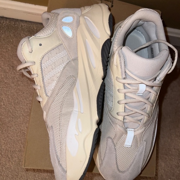 Yeezy 700 Analog Size 11.5 - Picture 7 of 16